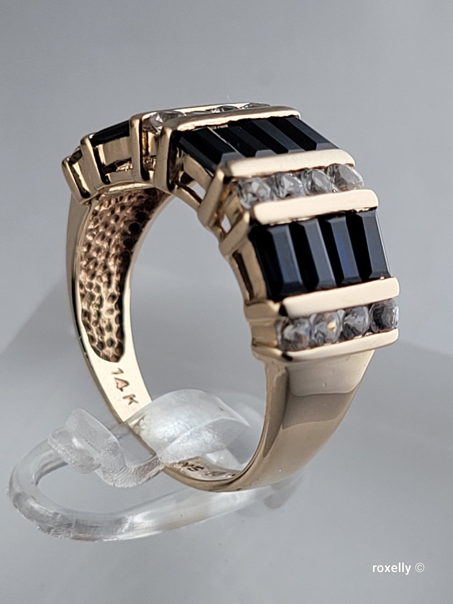 ❤️14k Size 5.5 Amazing Solid Yellow Gold Sapphire and White Topaz Ring!