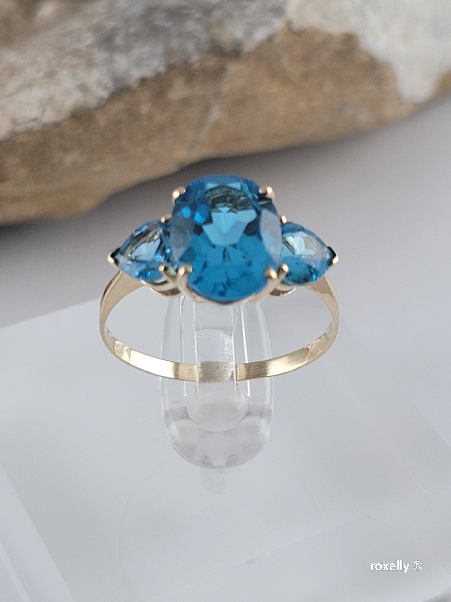 14k Yellow Gold Blue Topaz Ring Size 8 Solid Gold!