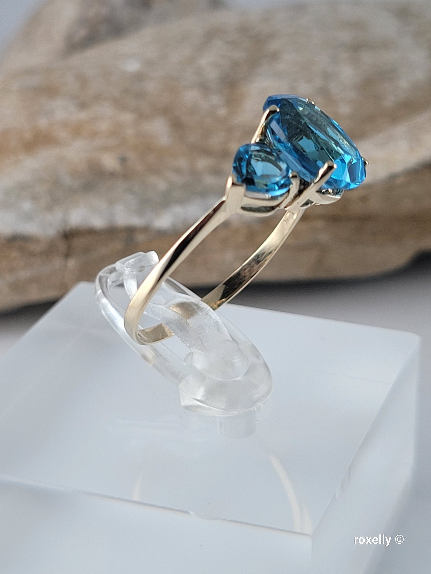 14k Yellow Gold Blue Topaz Ring Size 8 Solid Gold!