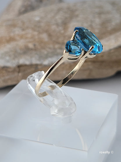 14k Yellow Gold Blue Topaz Ring Size 8 Solid Gold!