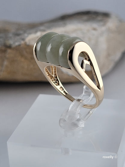14k Yellow Gold Natural Jade Ring Size 9 Solid Gold!