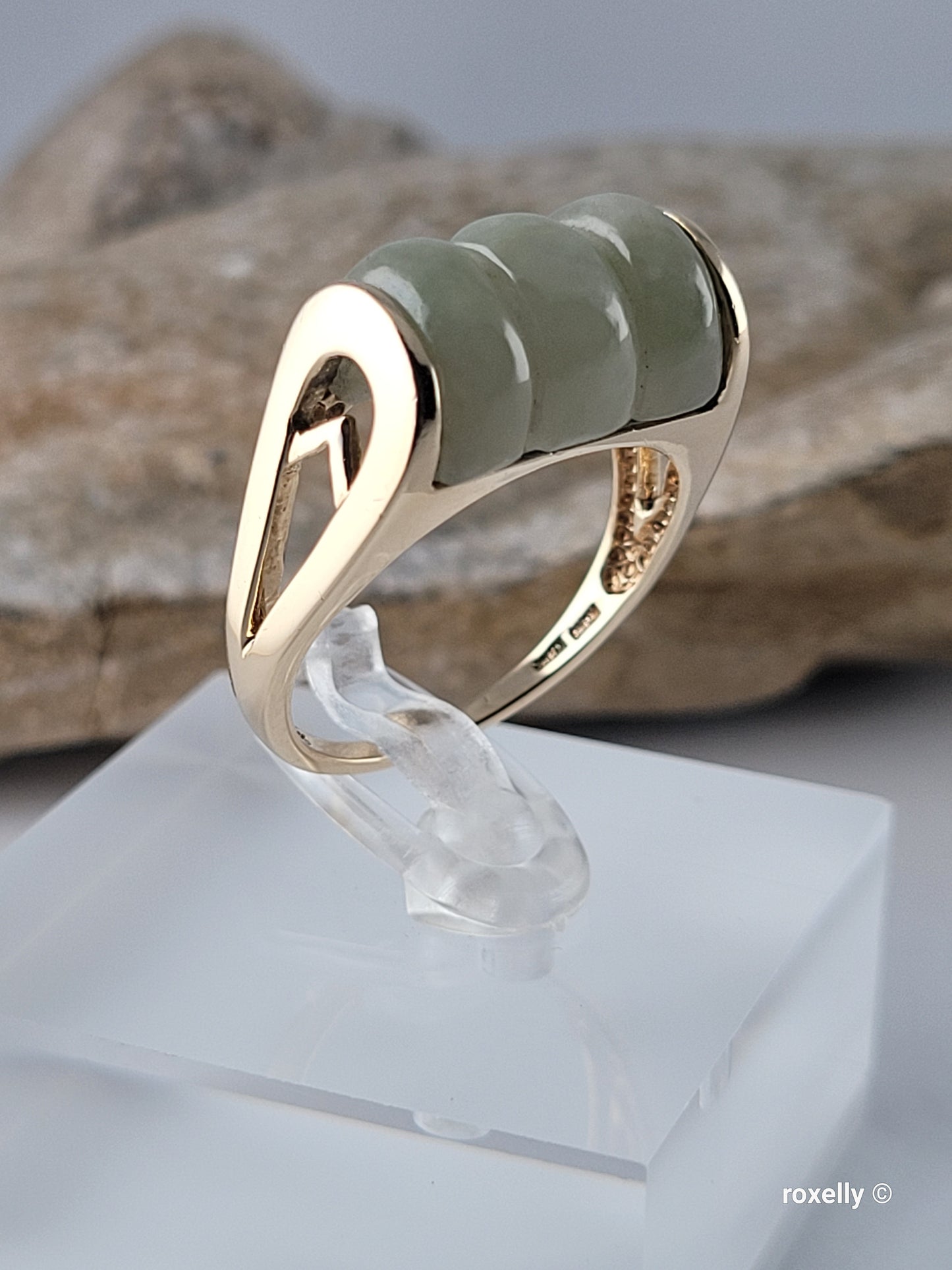 14k Yellow Gold Natural Jade Ring Size 9 Solid Gold!
