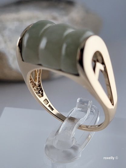 14k Yellow Gold Natural Jade Ring Size 9 Solid Gold!