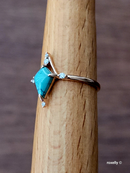 14k Rose Gold Turquoise and Diamonds Ring Size 7.5 Solid Gold!