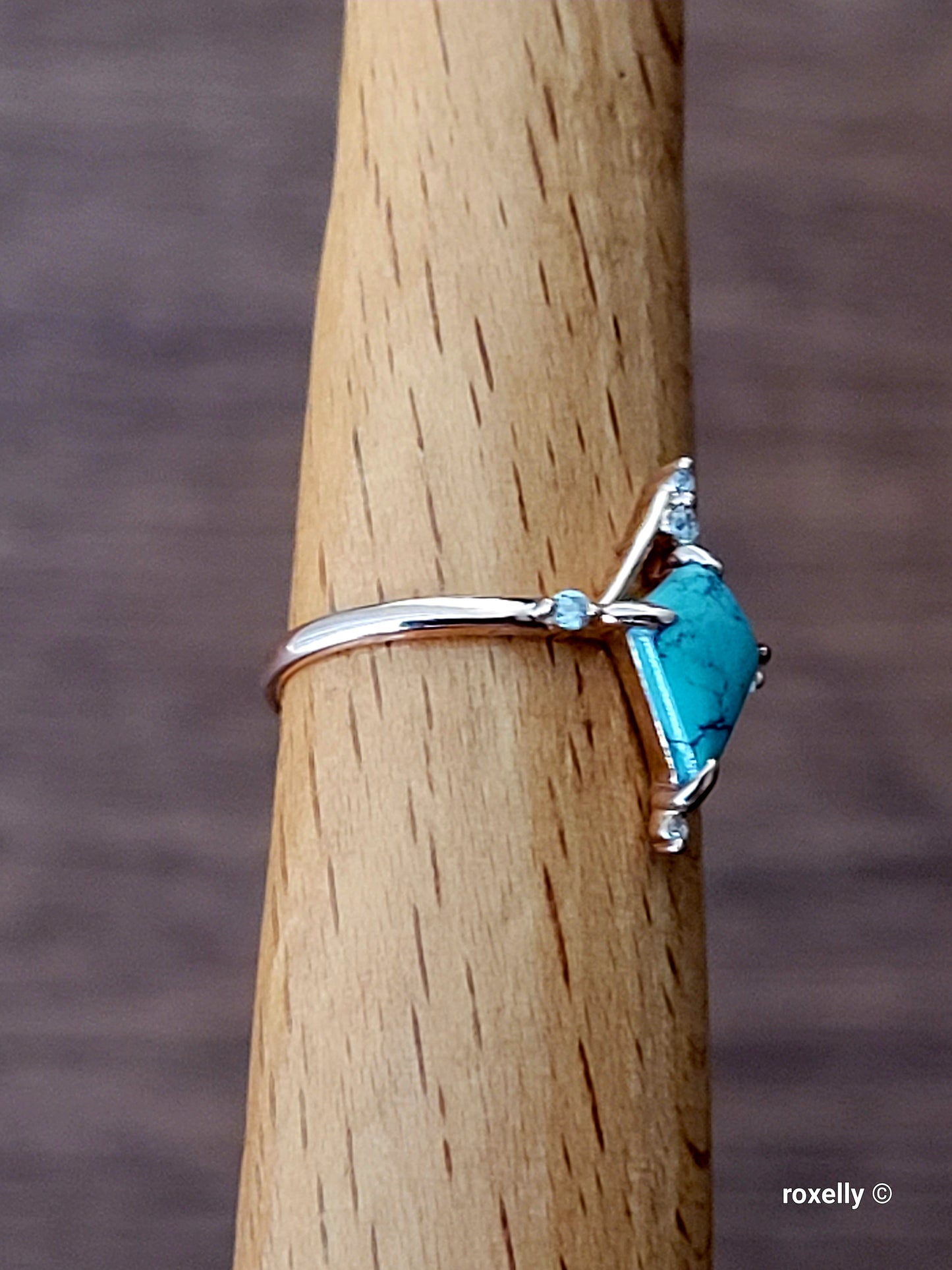 14k Rose Gold Turquoise and Diamonds Ring Size 7.5 Solid Gold!