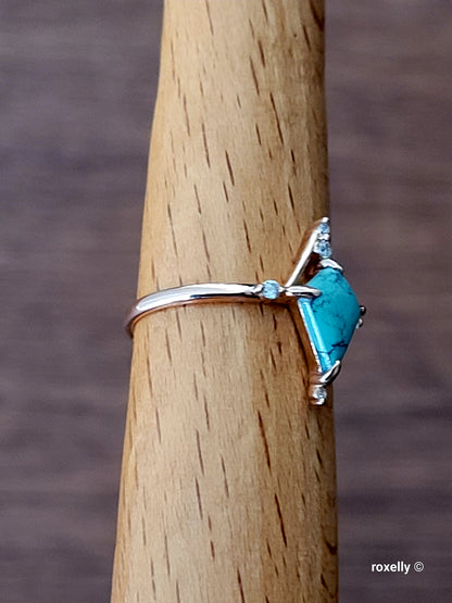 14k Rose Gold Turquoise and Diamonds Ring Size 7.5 Solid Gold!