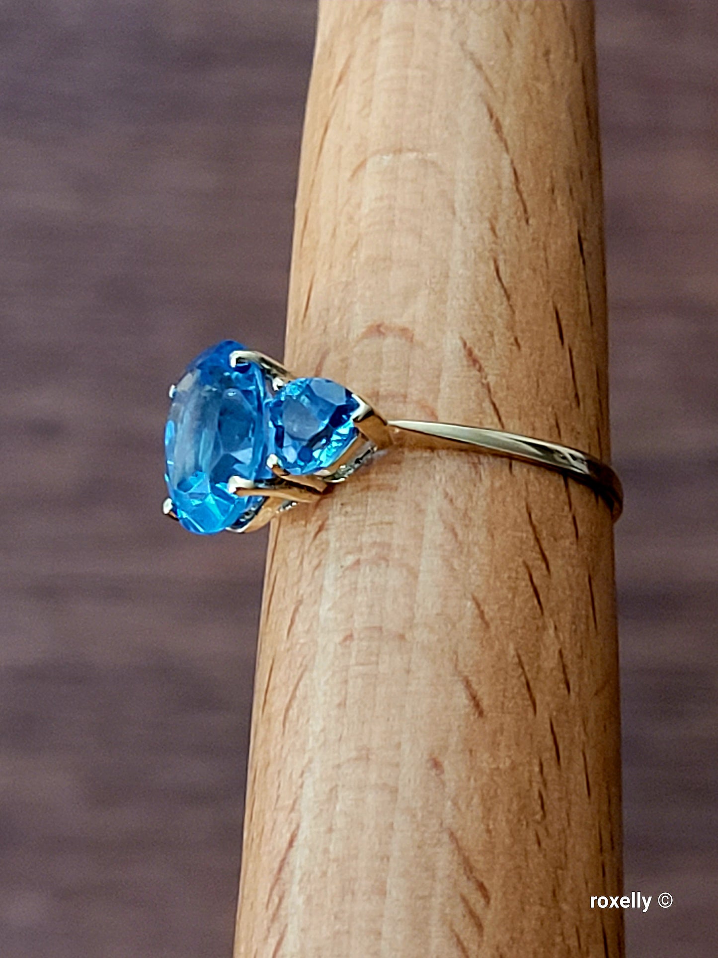 14k Yellow Gold Blue Topaz Ring Size 8 Solid Gold!