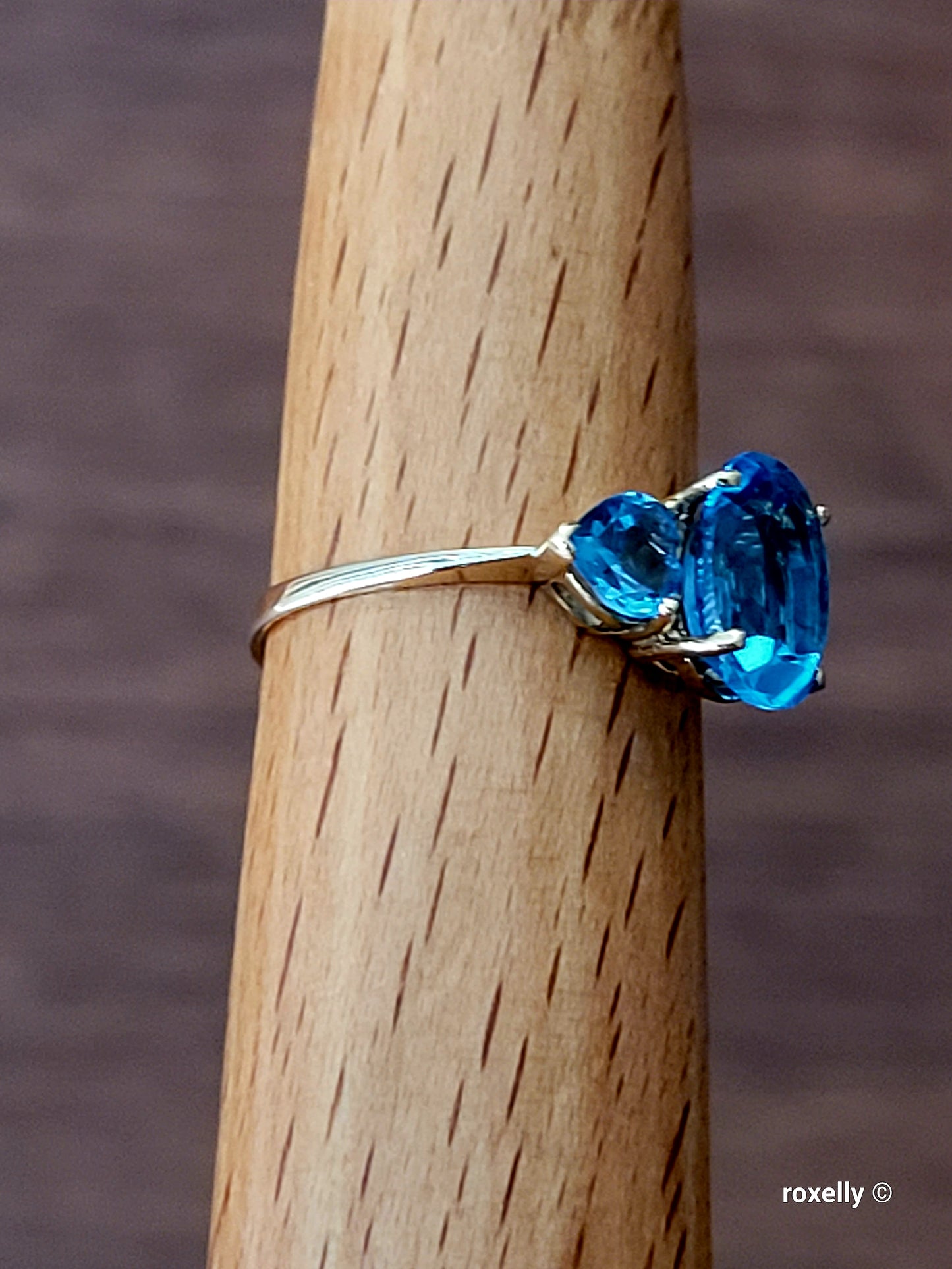 14k Yellow Gold Blue Topaz Ring Size 8 Solid Gold!