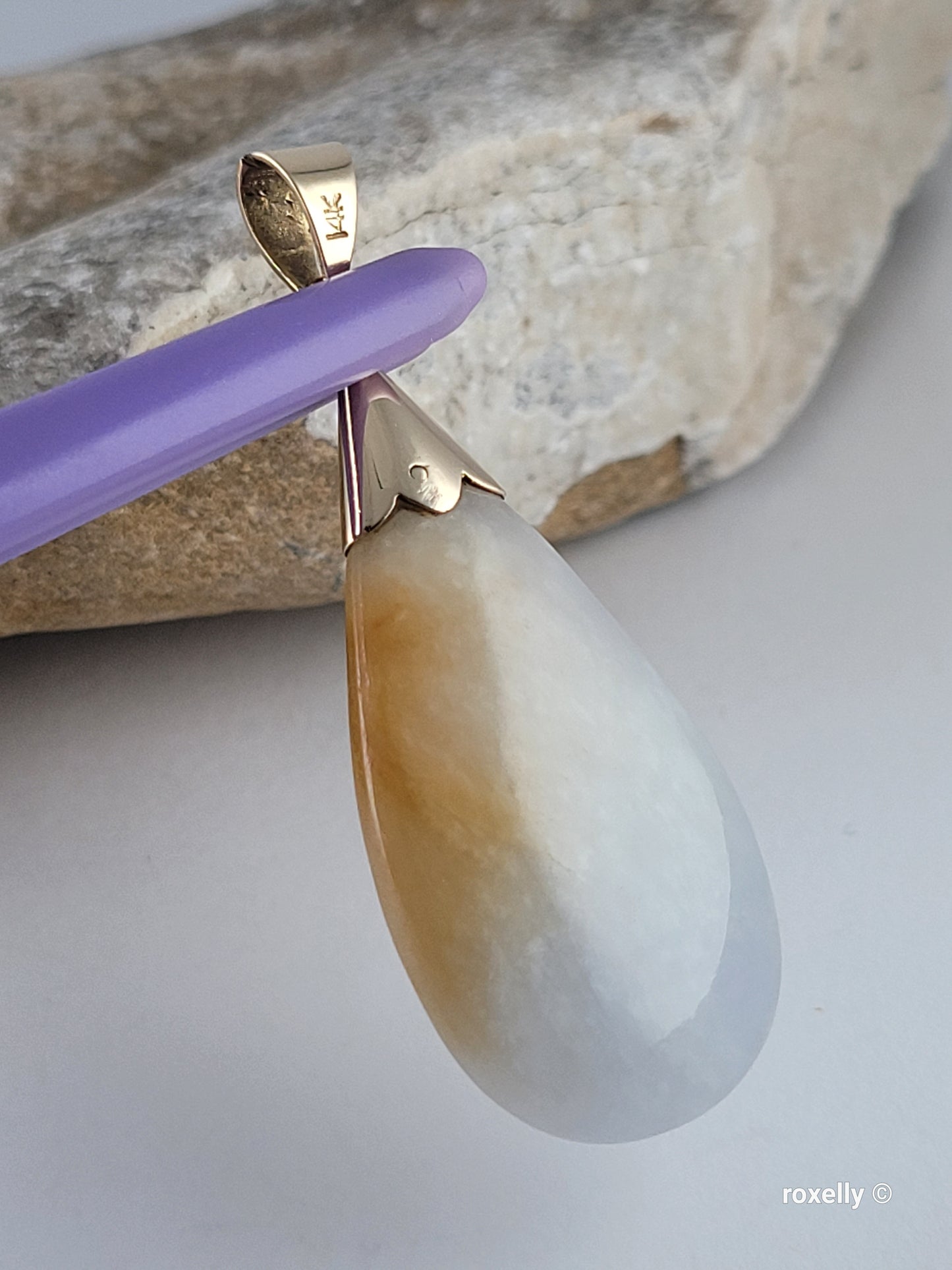 14k Yellow Gold Natural Jade Vintage Pendant Solid Gold/ Dije de Oro Amarillo con 1 Jade Natural! 👌🎁