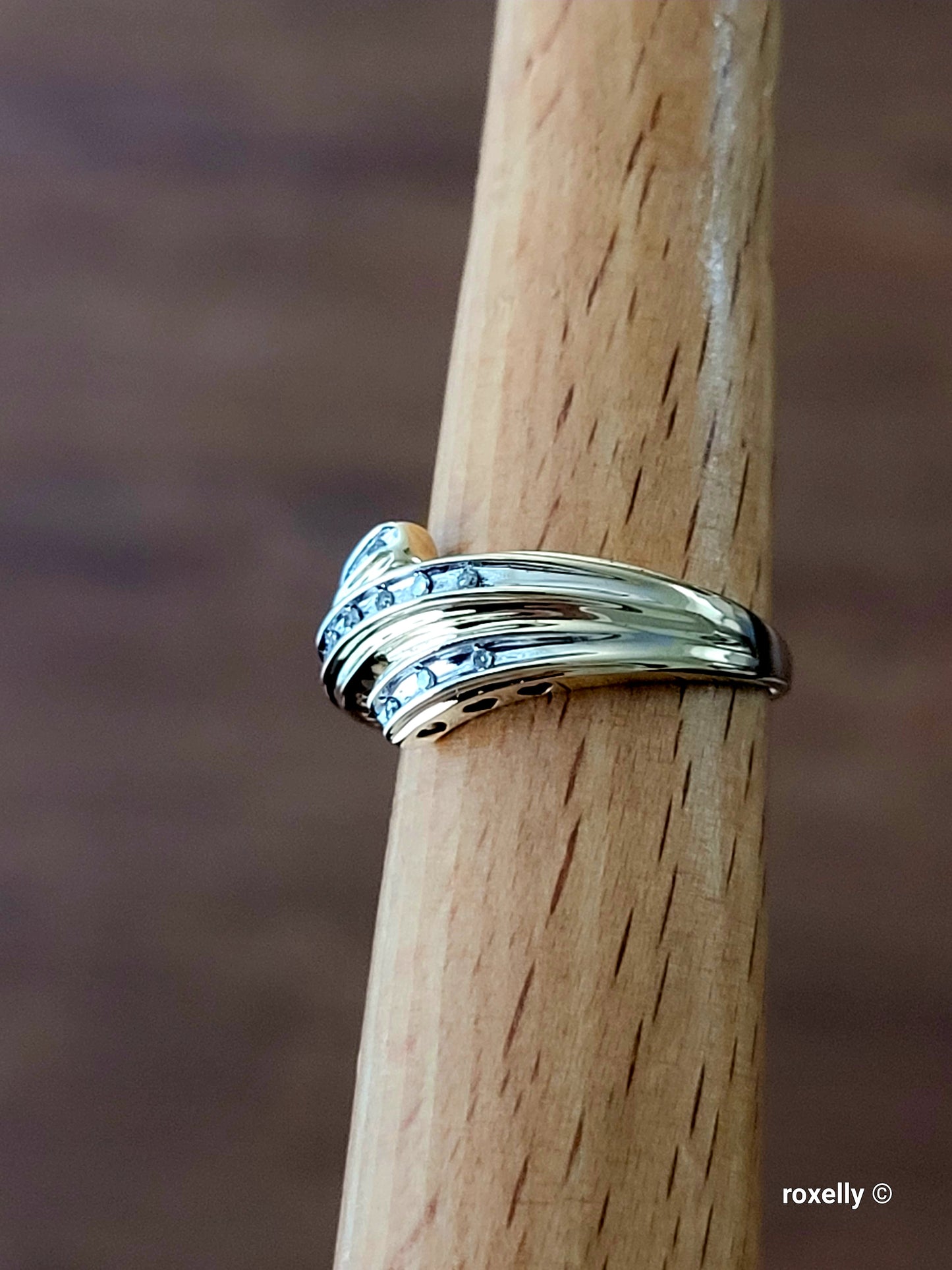 10k Yellow Gold Diamonds Ring Size 7.5 Solid Gold