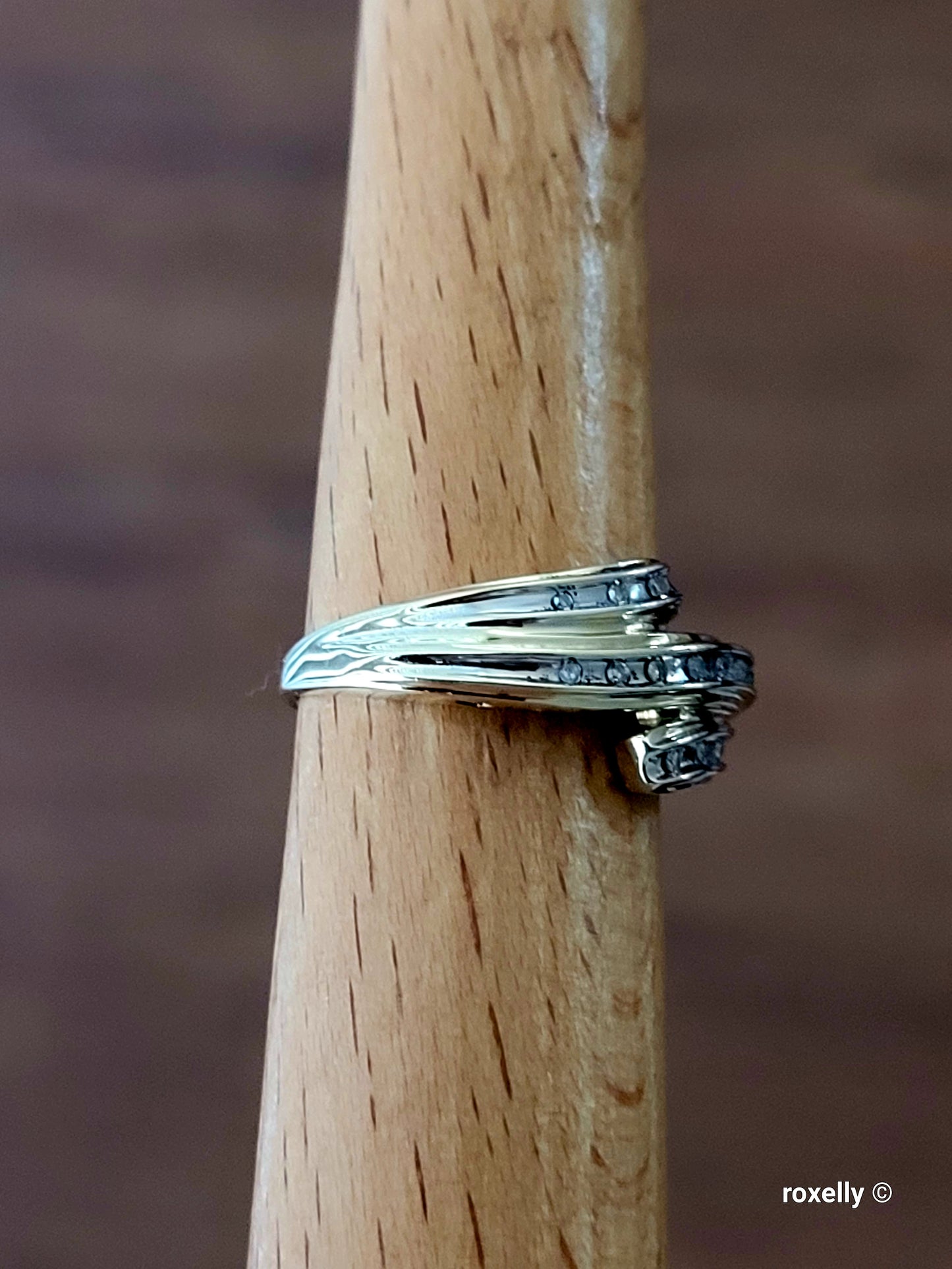 10k Yellow Gold Diamonds Ring Size 7.5 Solid Gold