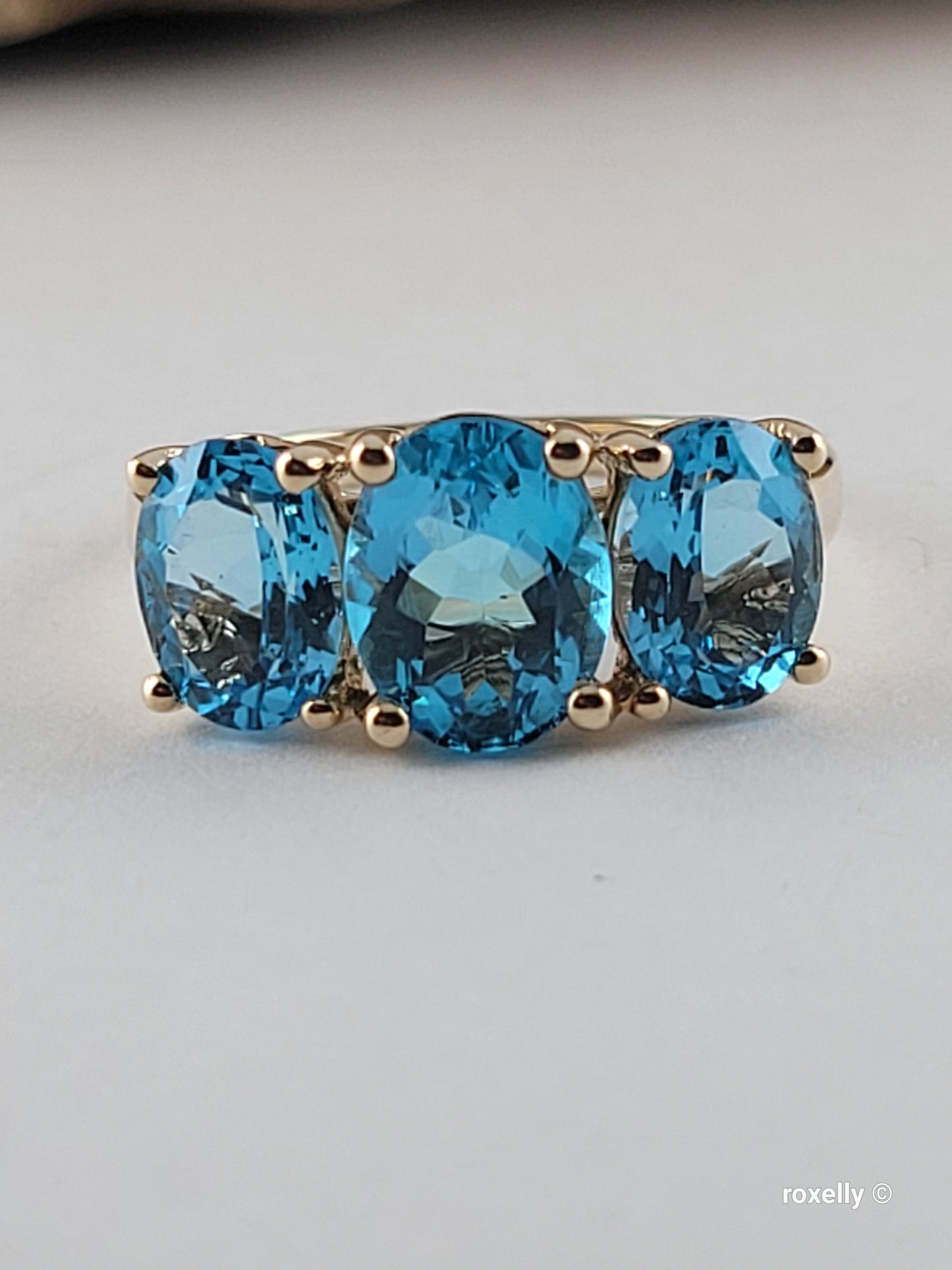 10K Yellow Gold Blue Topaz Ring Size 7 Solid Gold