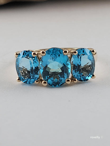 10K Yellow Gold Blue Topaz Ring Size 7 Solid Gold