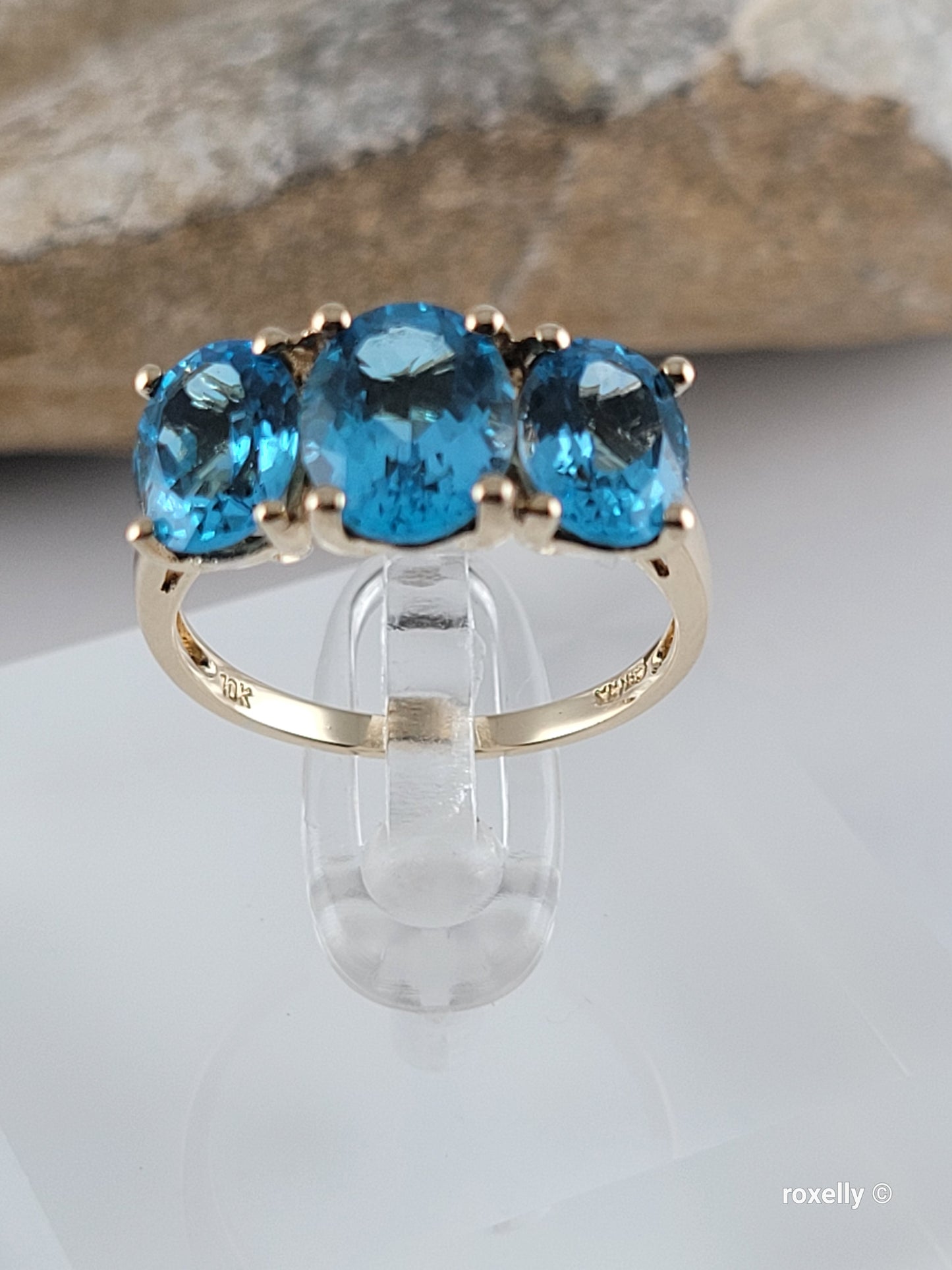 10K Yellow Gold Blue Topaz Ring Size 7 Solid Gold