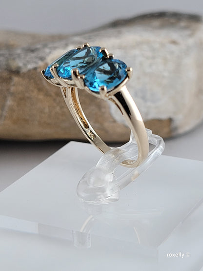 10K Yellow Gold Blue Topaz Ring Size 7 Solid Gold