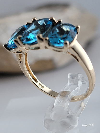 10K Yellow Gold Blue Topaz Ring Size 7 Solid Gold