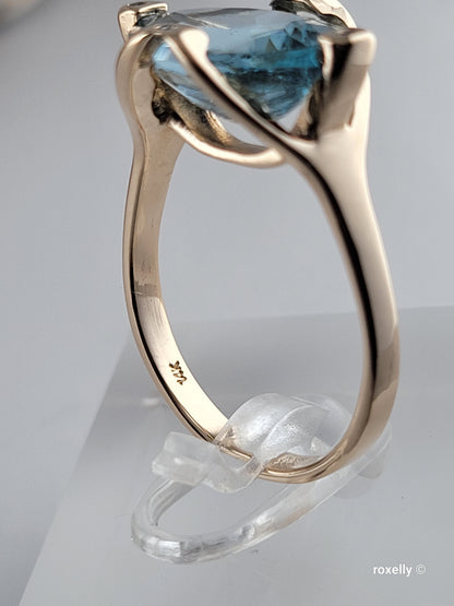 14K Yellow Gold Aquamarine and Diamonds Ring Size 7.75 Solid Gold