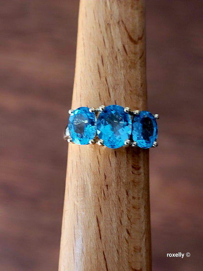 10K Yellow Gold Blue Topaz Ring Size 7 Solid Gold