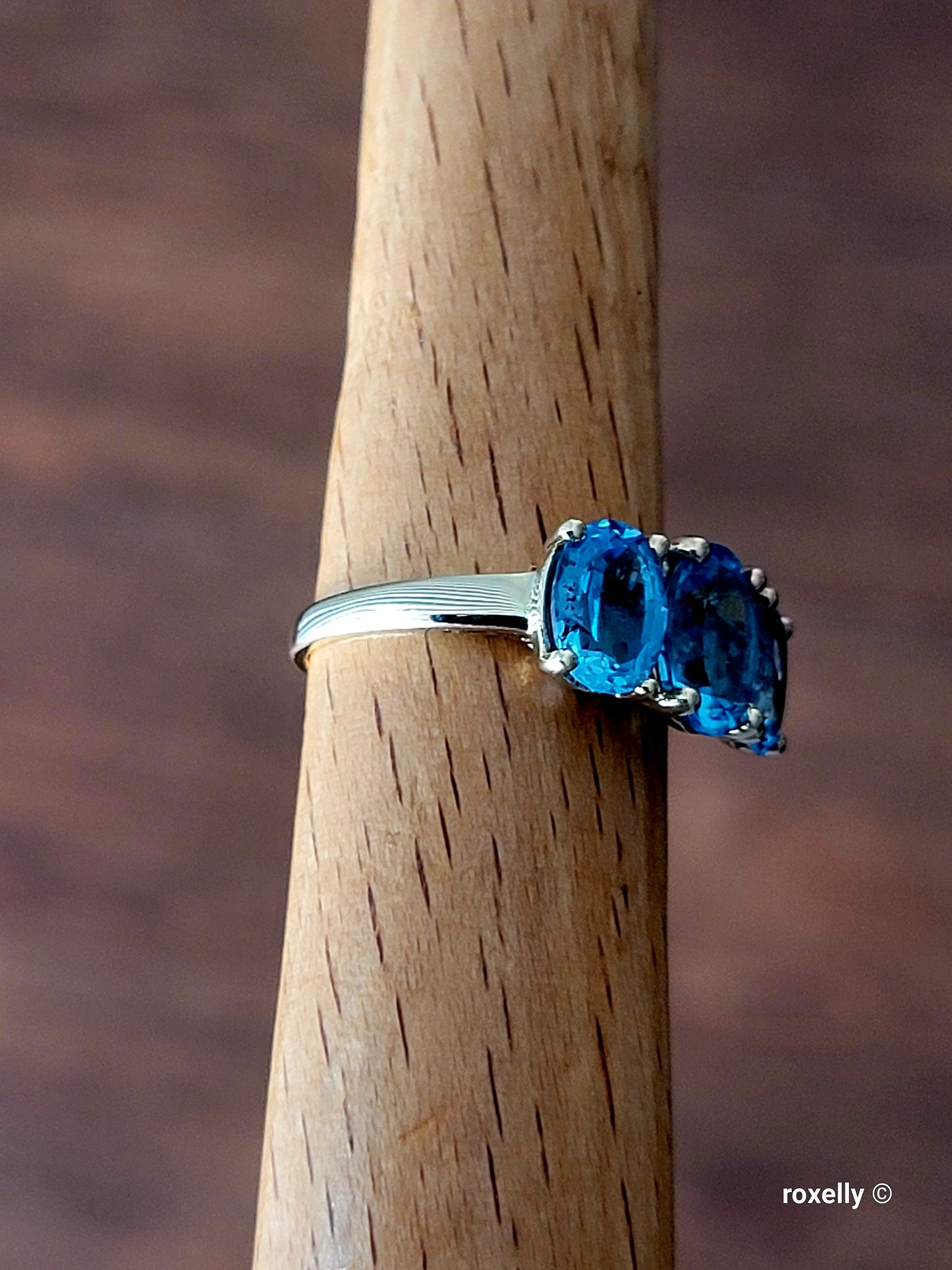10K Yellow Gold Blue Topaz Ring Size 7 Solid Gold