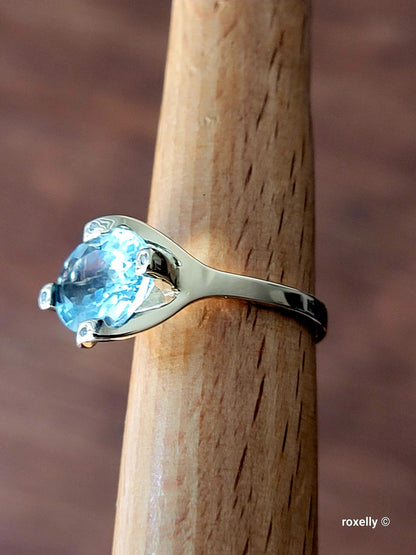 14K Yellow Gold Aquamarine and Diamonds Ring Size 7.75 Solid Gold