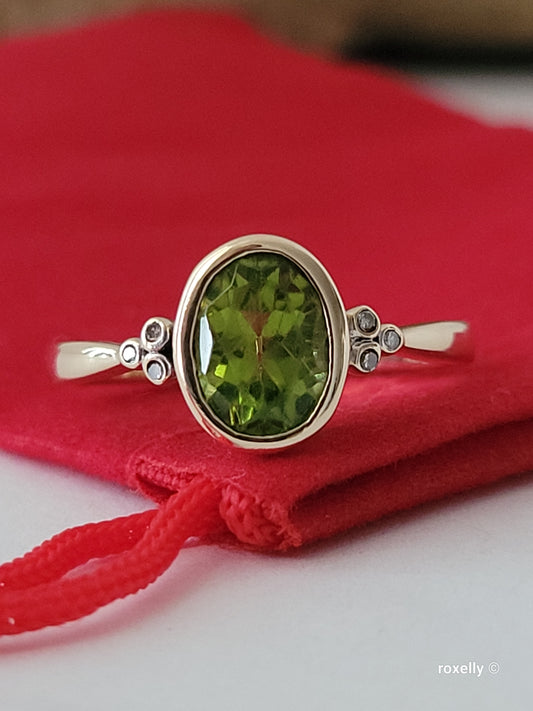 10K Yellow Gold Peridot and Diamonds Ring Size 7 Solid Gold