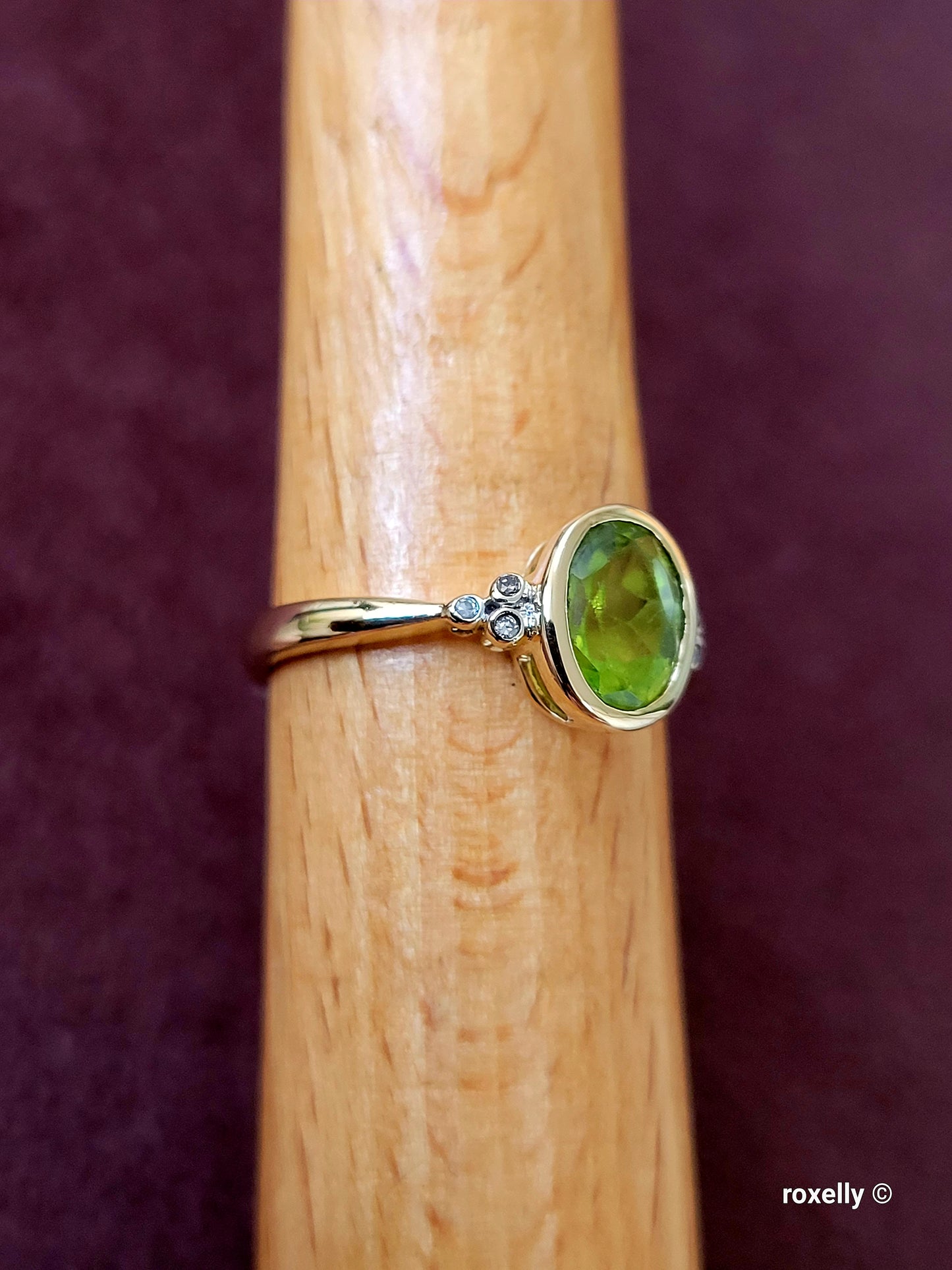 10K Yellow Gold Peridot and Diamonds Ring Size 7 Solid Gold