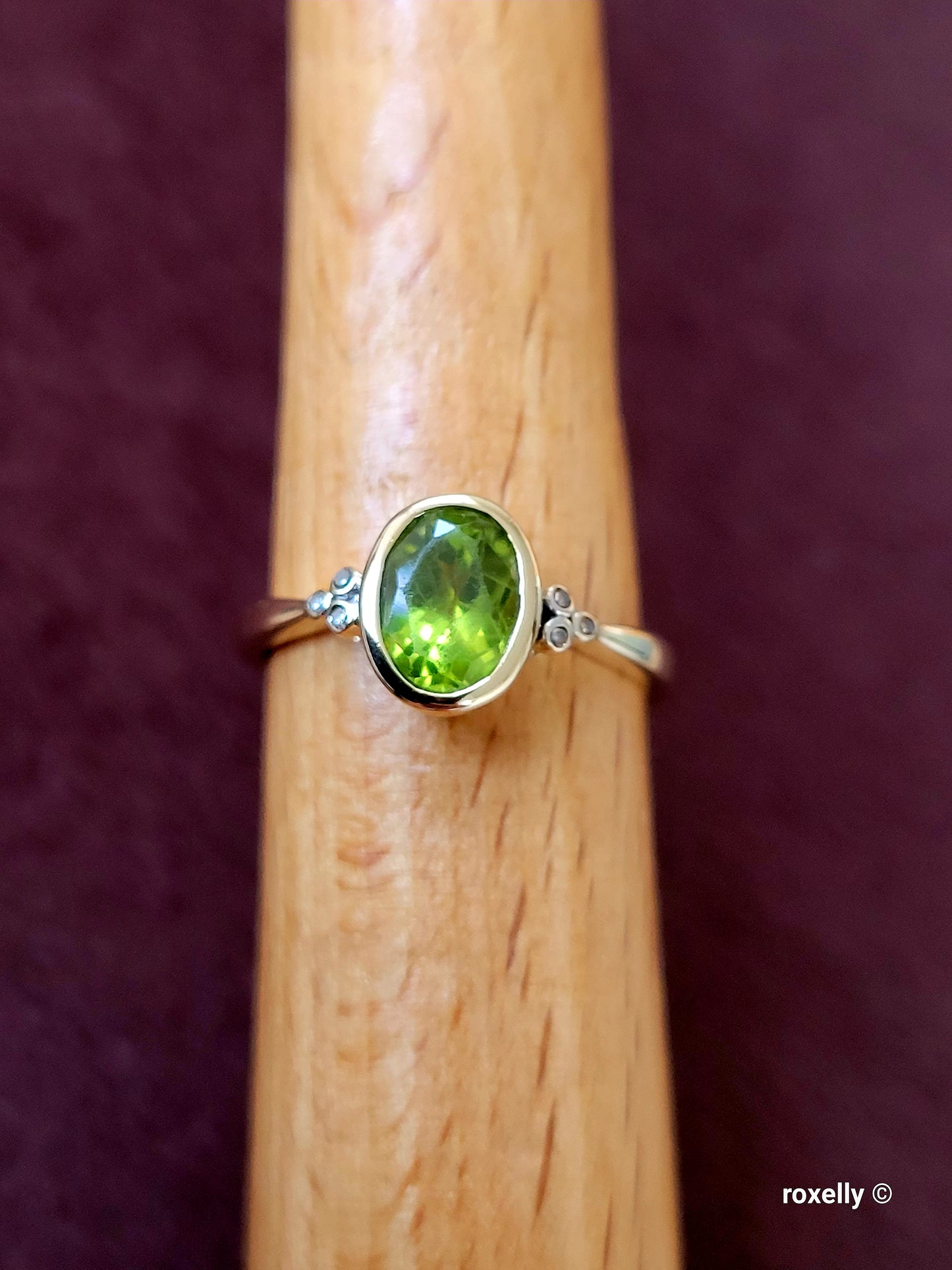 10K Yellow Gold Peridot and Diamonds Ring Size 7 Solid Gold