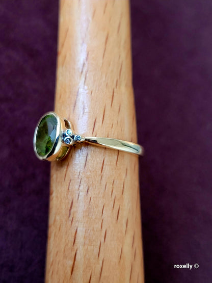 10K Yellow Gold Peridot and Diamonds Ring Size 7 Solid Gold