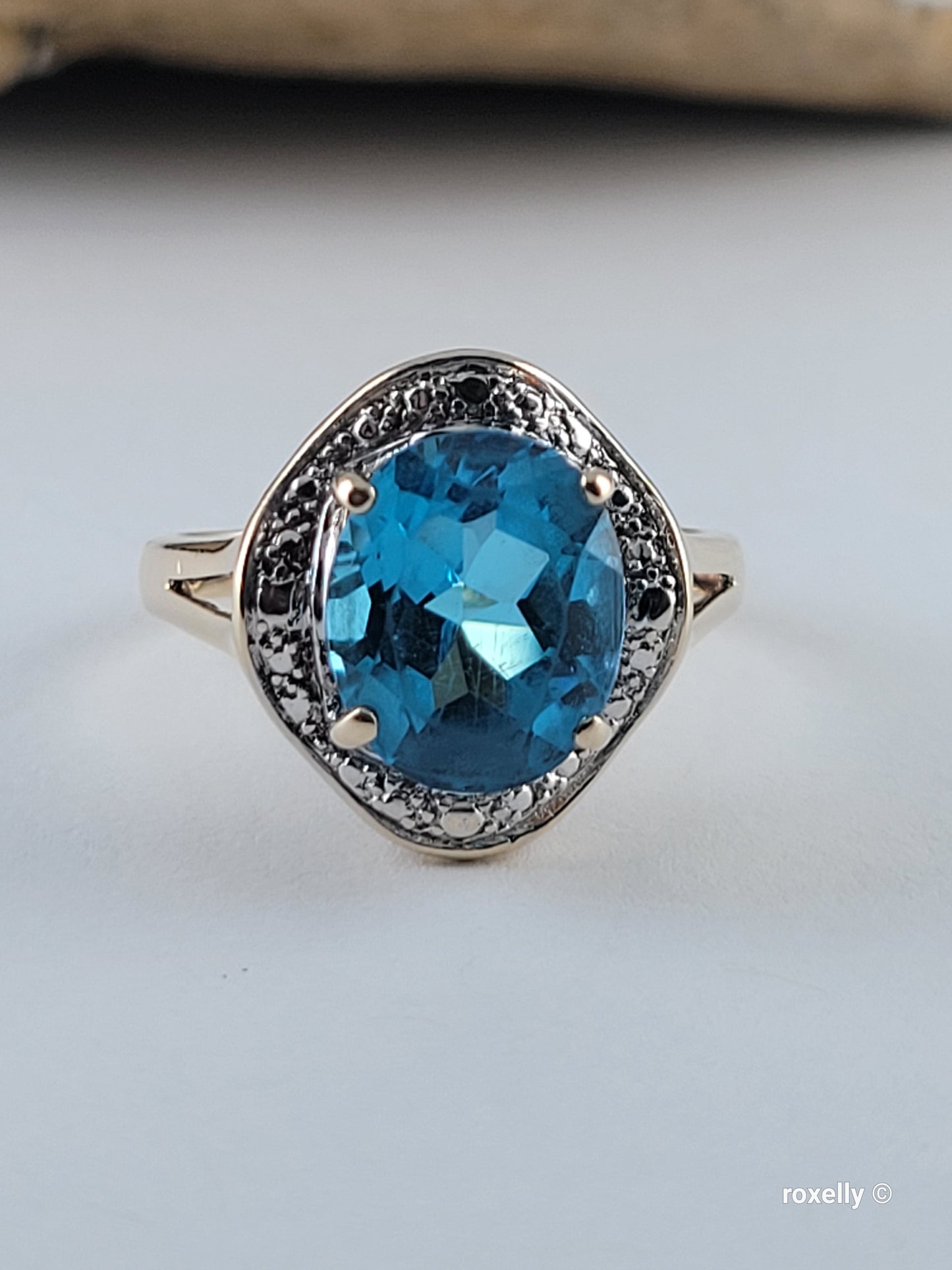 ❤️10K Yellow and White Gold Blue Topaz Ring Size 7 Solid Gold