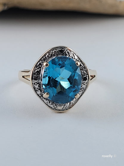 ❤️10K Yellow and White Gold Blue Topaz Ring Size 7 Solid Gold