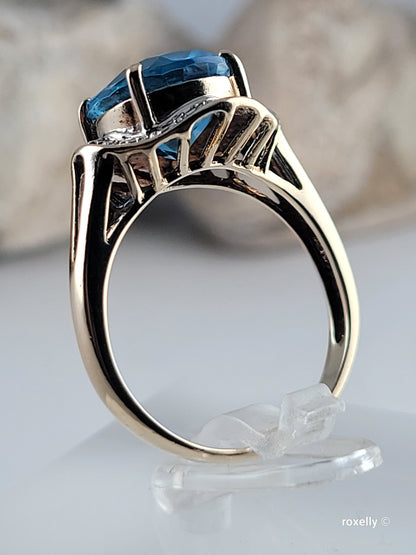 ❤️10K Yellow and White Gold Blue Topaz Ring Size 7 Solid Gold