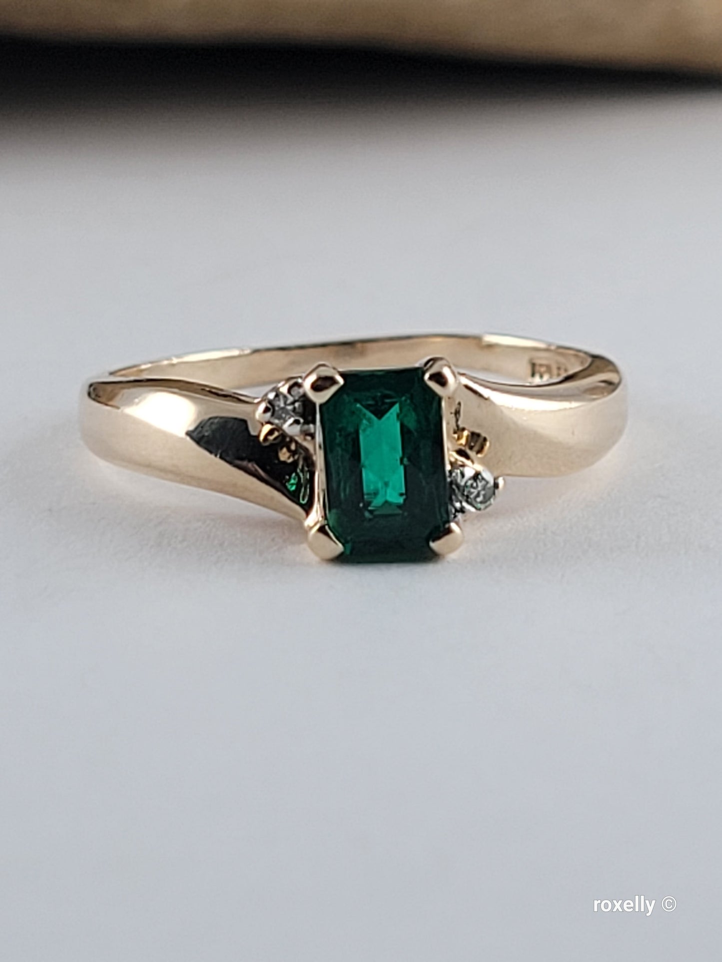 10K Yellow Gold Emerald and Diamonds Ring Size 6.5 Solid Gold