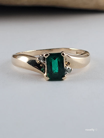 10K Yellow Gold Emerald and Diamonds Ring Size 6.5 Solid Gold