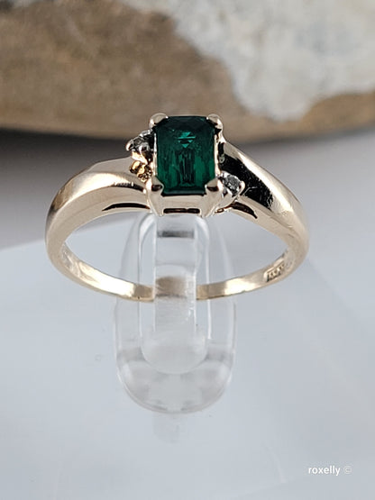 10K Yellow Gold Emerald and Diamonds Ring Size 6.5 Solid Gold