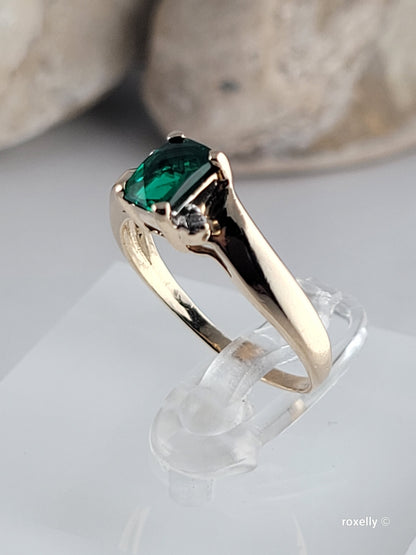 10K Yellow Gold Emerald and Diamonds Ring Size 6.5 Solid Gold