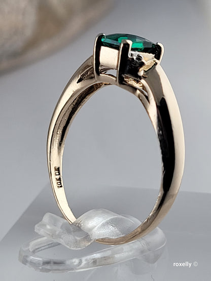 10K Yellow Gold Emerald and Diamonds Ring Size 6.5 Solid Gold