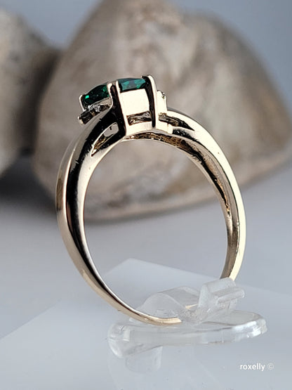 10K Yellow Gold Emerald and Diamonds Ring Size 6.5 Solid Gold