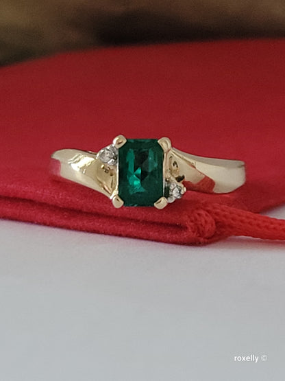10K Yellow Gold Emerald and Diamonds Ring Size 6.5 Solid Gold