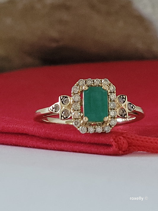 $3800 Ring, 14k Yellow Gold Natural Emerald and Genuine Diamonds, AMAZING!!