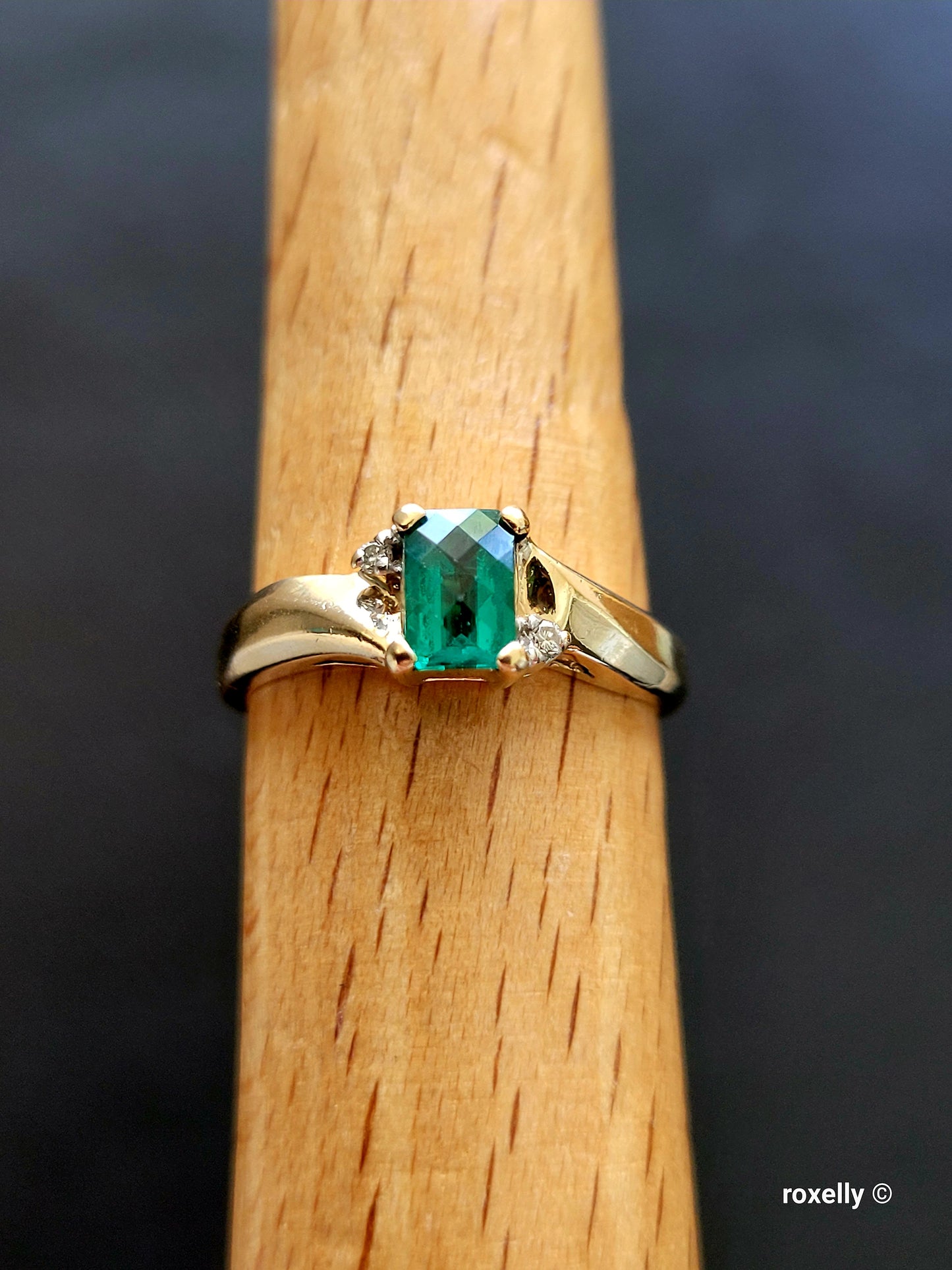 10K Yellow Gold Emerald and Diamonds Ring Size 6.5 Solid Gold