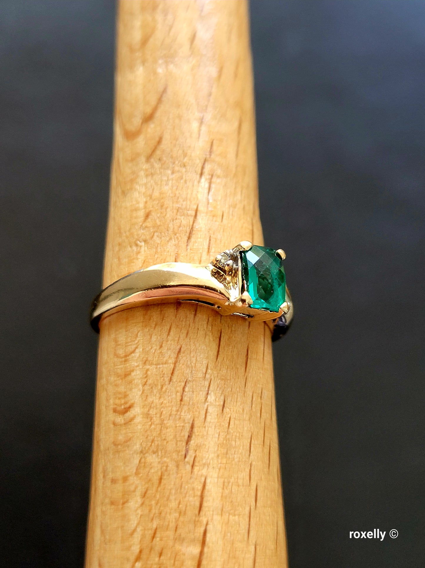 10K Yellow Gold Emerald and Diamonds Ring Size 6.5 Solid Gold