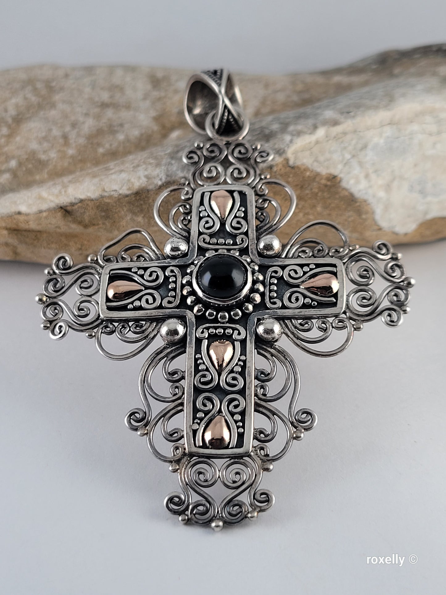Vintage 925 Sterling Silver and 18K Yellow Gold Black Onyx Filigree Cross Pendant