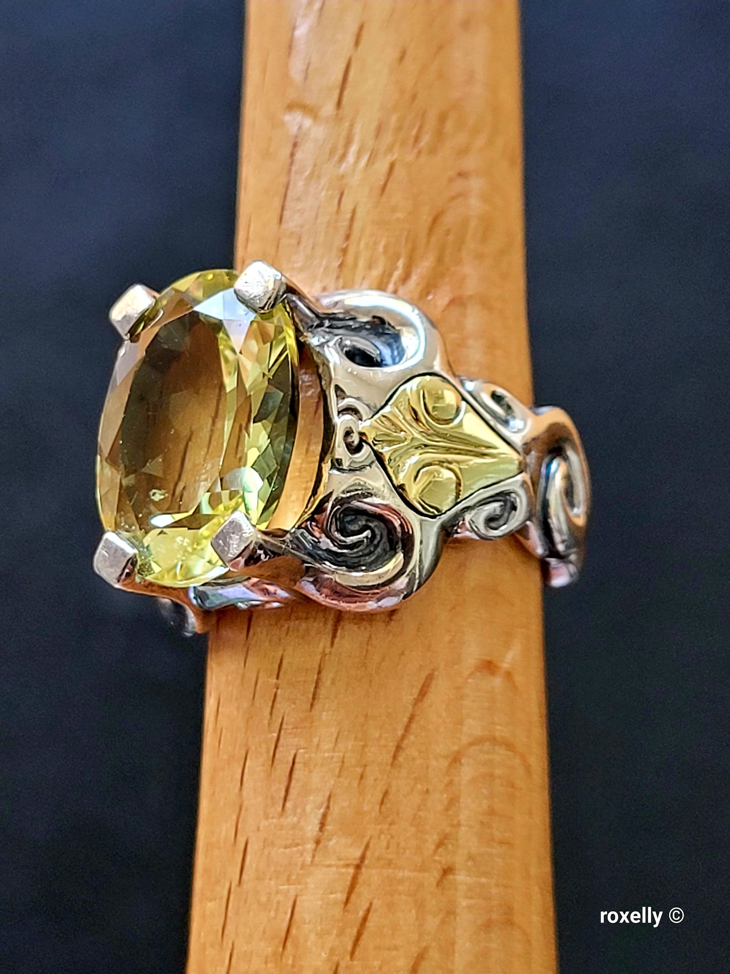 925 Sterling Silver and 18K Solid Gold Green Amethyst Ring Size 7, Made in Thailand