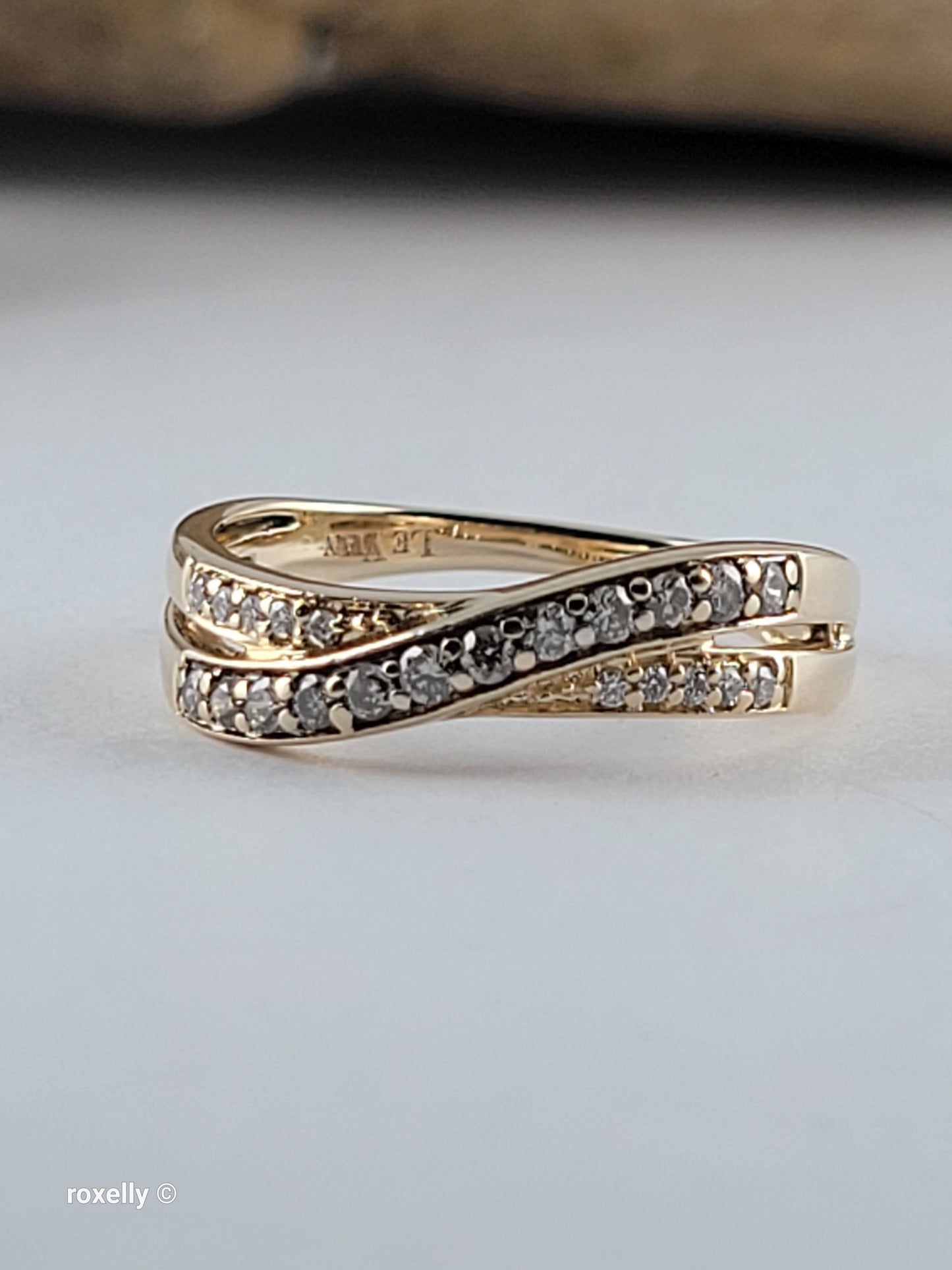 $2,000 14K Yellow Gold Genuine Chocolate and Vanilla Diamonds Criss-Cross Le Vian Ring Size 7- Solid Gold!