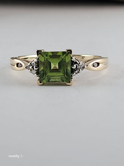 Vintage 10K Yellow Gold Peridot and Diamonds Ring Size 6.75, Solid Gold