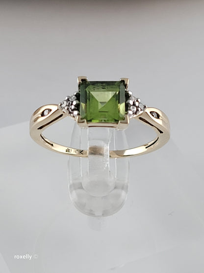 Vintage 10K Yellow Gold Peridot and Diamonds Ring Size 6.75, Solid Gold