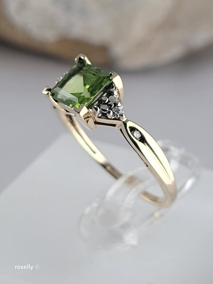 Vintage 10K Yellow Gold Peridot and Diamonds Ring Size 6.75, Solid Gold
