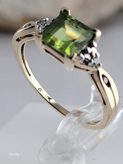 Vintage 10K Yellow Gold Peridot and Diamonds Ring Size 6.75, Solid Gold