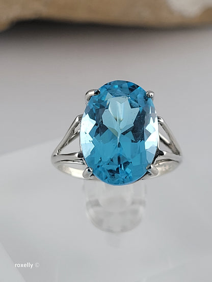10K White Gold Blue Topaz Cocktail Ring Size 5.5, Solid Gold