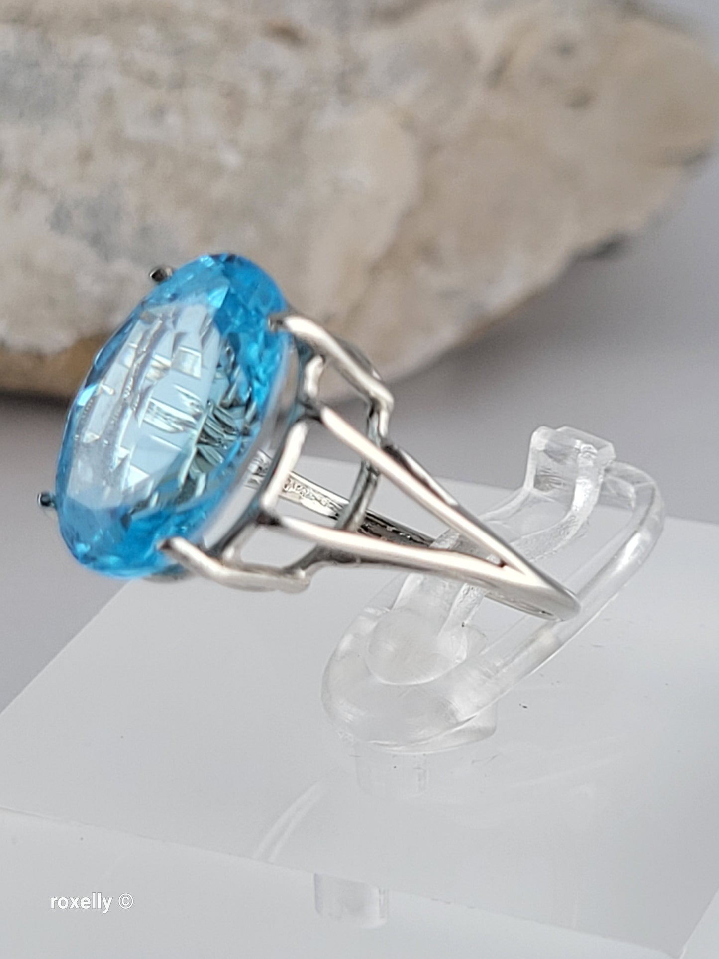 10K White Gold Blue Topaz Cocktail Ring Size 5.5, Solid Gold